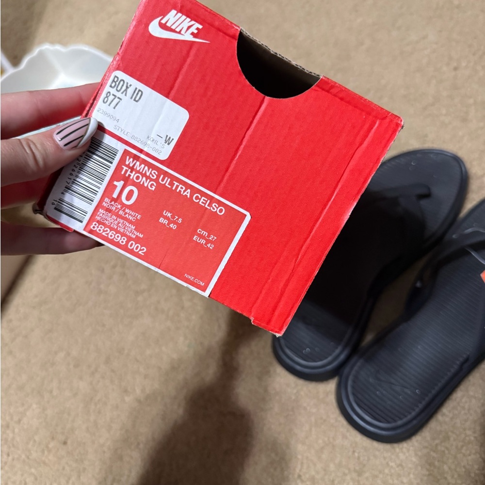 Nike Black and White Celso Thong Sandals - Picture 3 of 3